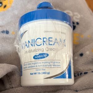 Moisturizing Cream for Sensitive Skin - White & Blue